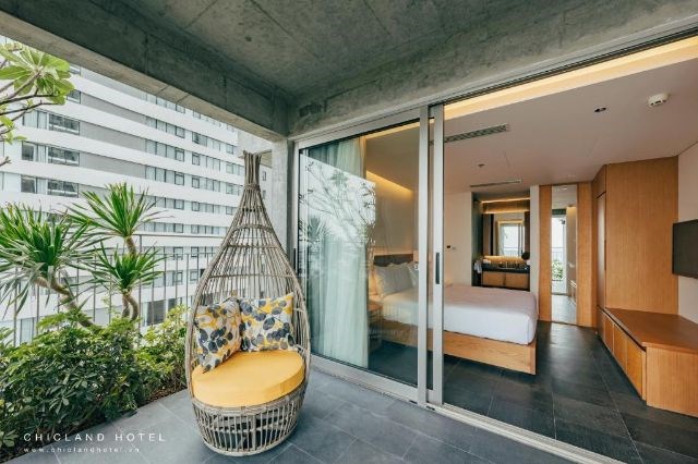 One Bedroom Luxury Ocean Front Apartment with Balcony (Phong Ba)