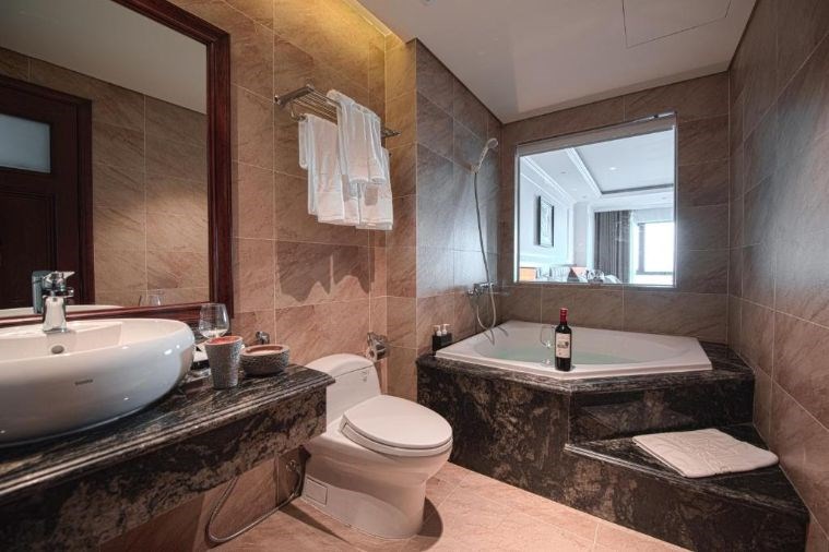  ROYAL FAMILY SEA VIEW