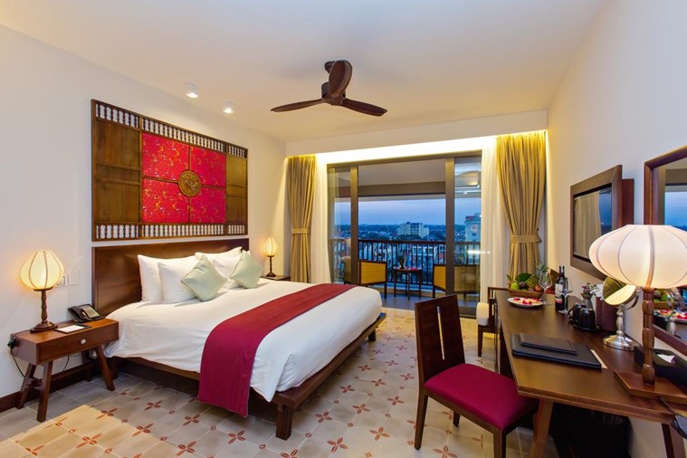 Grand Deluxe Double with Pool & River View