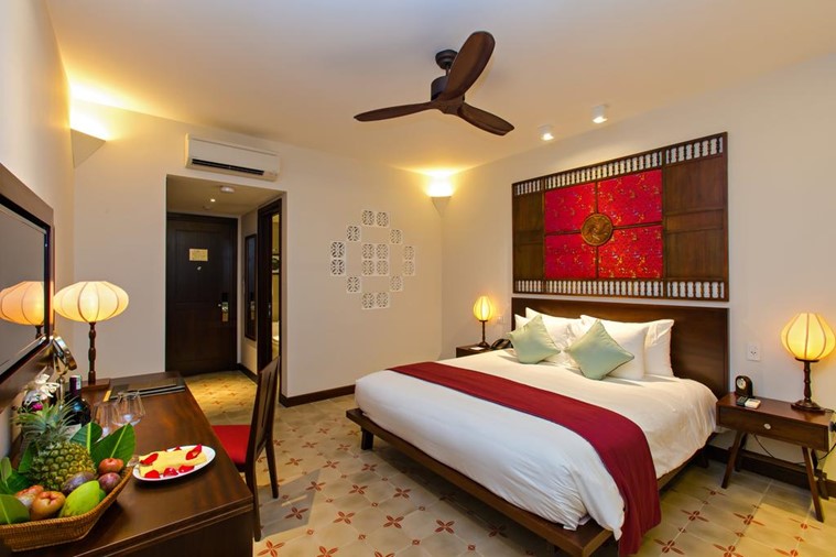 Grand Deluxe Twin River & Town View