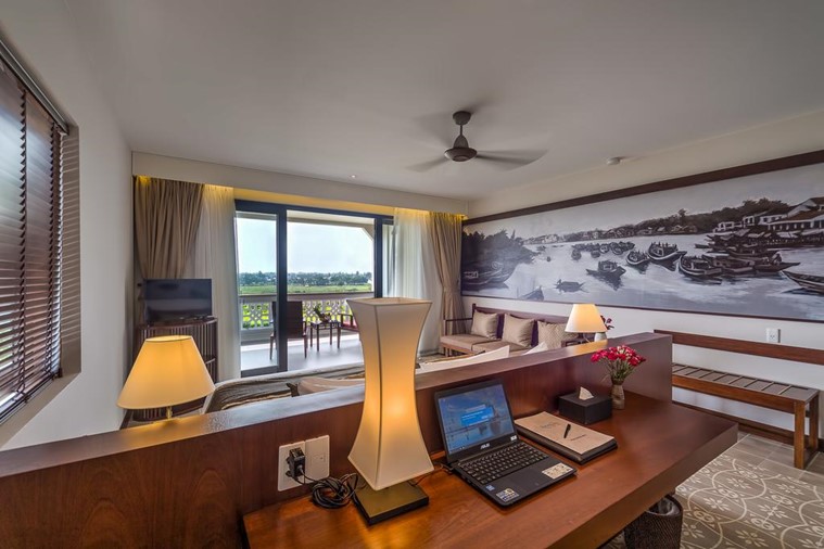 Grand Deluxe Double River & Town View