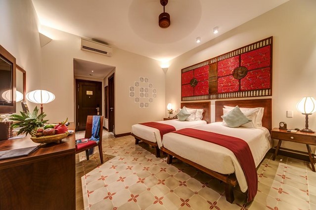 Grand Deluxe Twin River & Town View