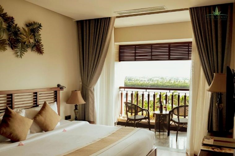 Family 2 Bedrooms Pool And River View