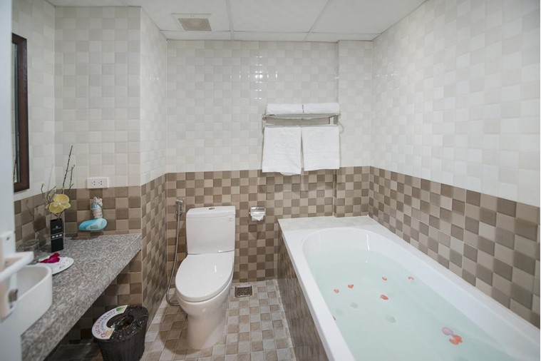 Phòng Deluxe Twin With Balcony