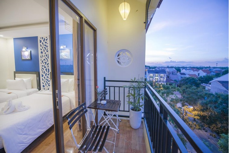 Phòng Deluxe Twin With Balcony