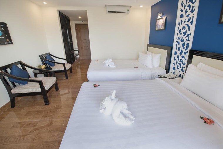 Phòng Deluxe Twin With Balcony