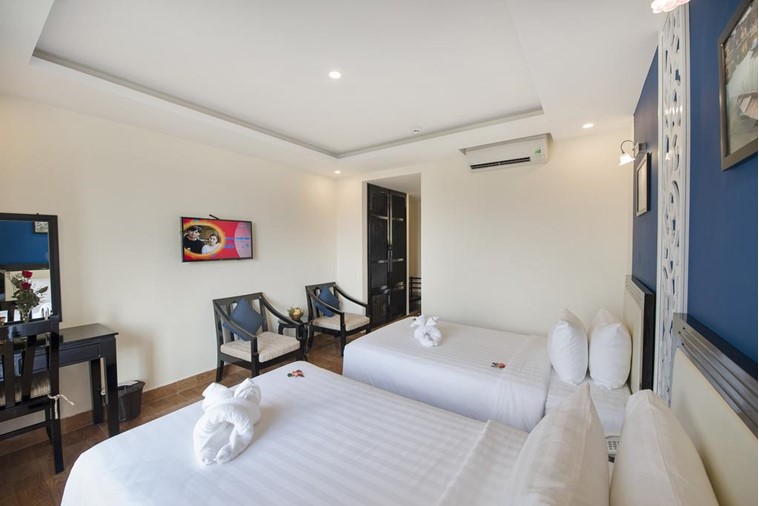 Phòng Deluxe Twin With Balcony