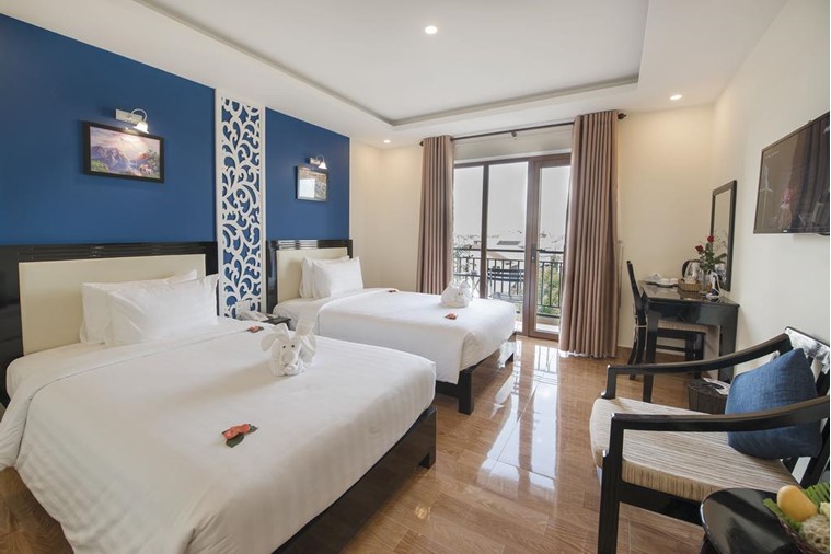 Phòng Deluxe Twin With Balcony