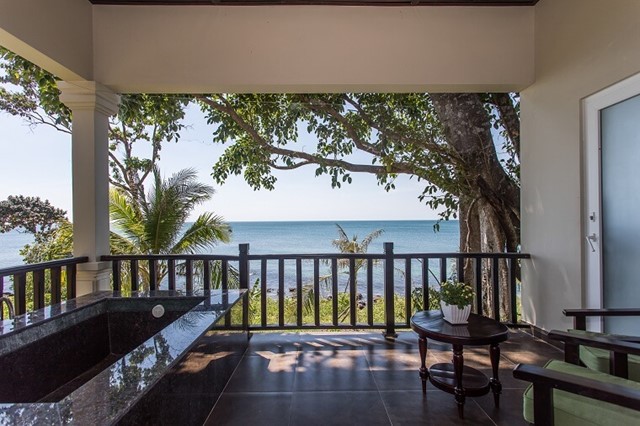 Ocean View Villa with Open Bathtub
