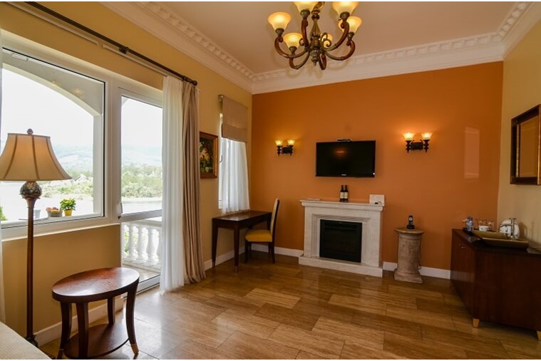 Camellia Junior Suite Lake View