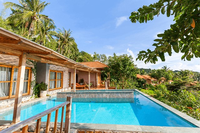 Pool Villa Triple Bed