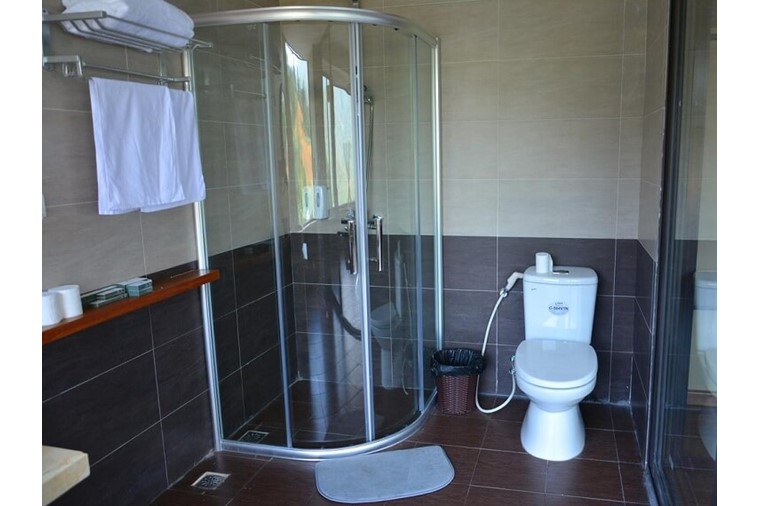 Phòng gia đình ban công view núi