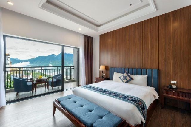 Grand Deluxe Double With Mountain View