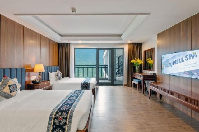 Grand Deluxe Twin With Mountain View