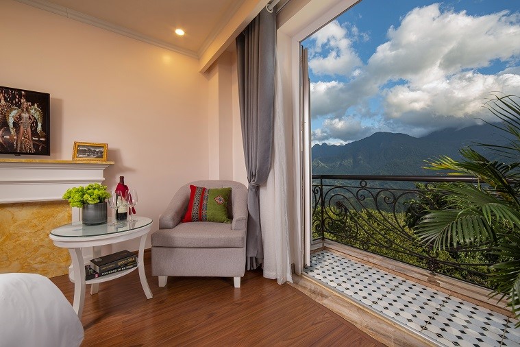 Phòng Deluxe Double Hướng Núi