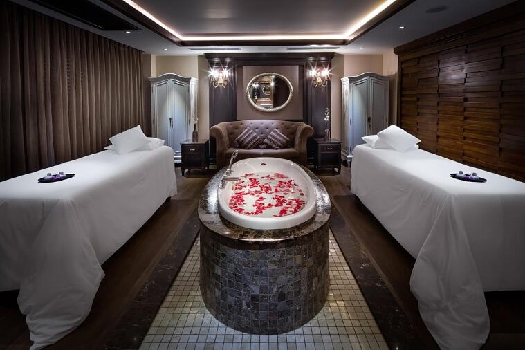 Khách sạn Paradise Suites Hạ Long