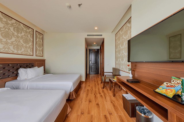 Deluxe Twin City view