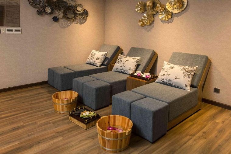 Khách Sạn Queen Ann Nha Trang