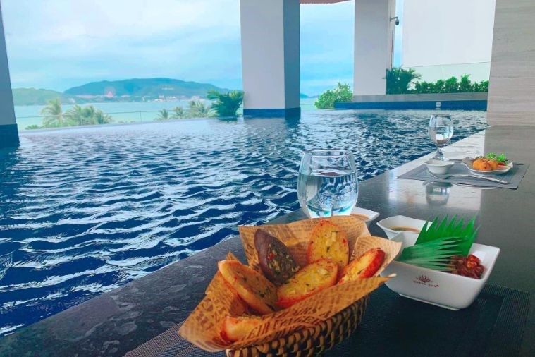 Khách Sạn Queen Ann Nha Trang