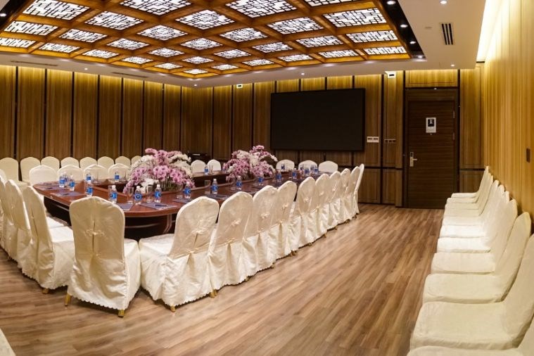 Khách Sạn Queen Ann Nha Trang