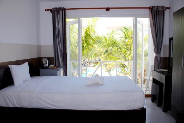 Phòng Deluxe Double Pool View