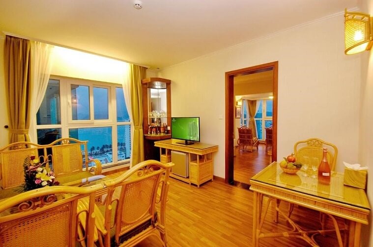 Phòng Junior Suite Sea View Balcony