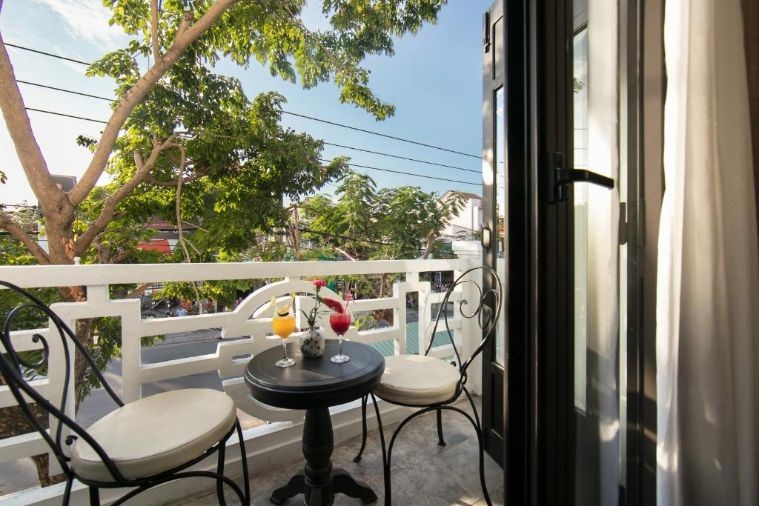 Phòng Deluxe Twin With Balcony