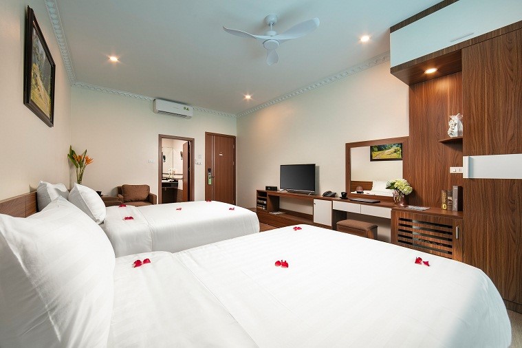 Deluxe Twin with Balcony and Moutain view