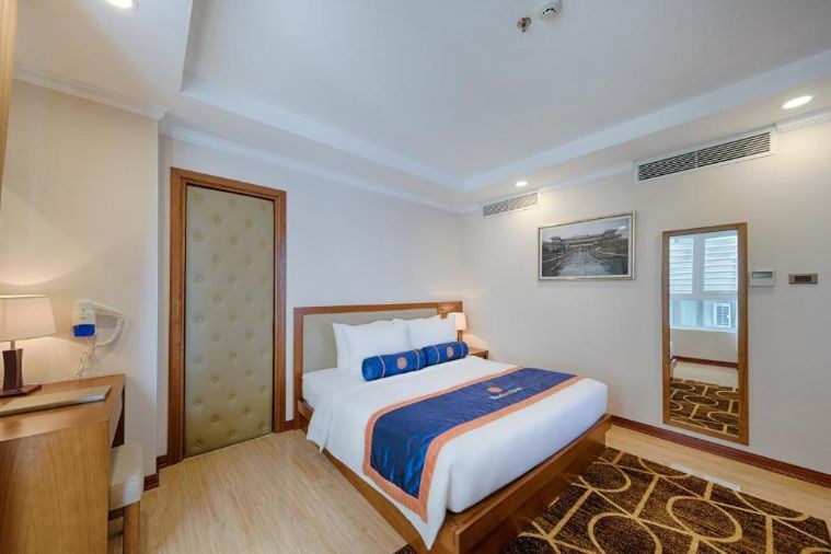 Family connecting Ocean view 