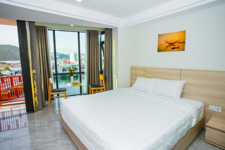 Khách sạn Moonlight Bay Nha Trang