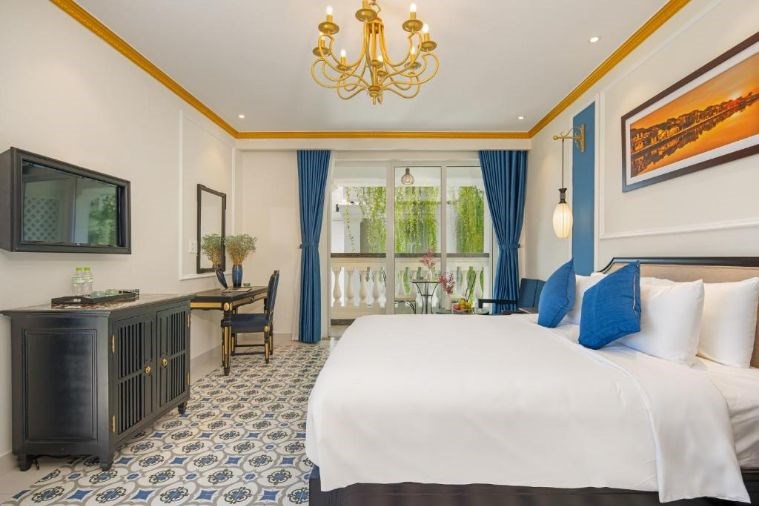 Deluxe Double Room with Pool View