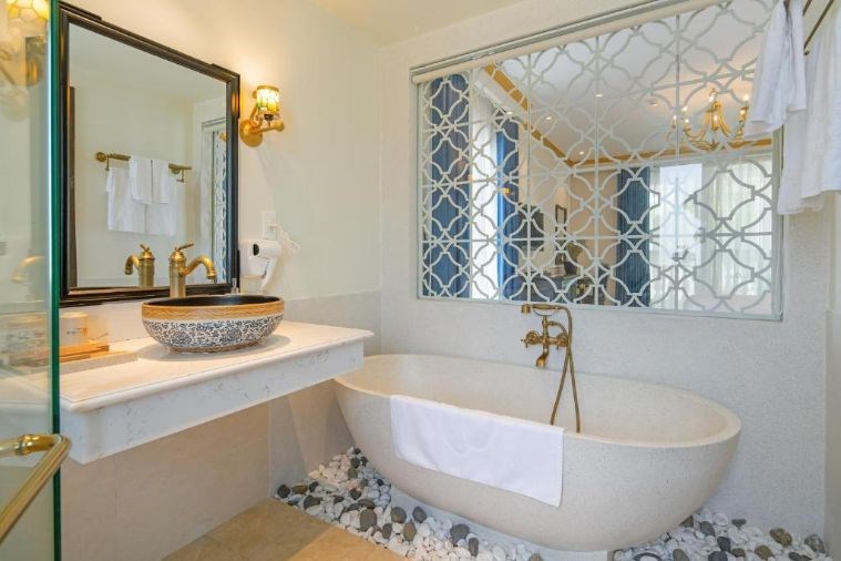 Deluxe Double Room with Pool View