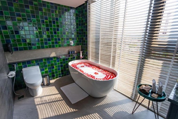 Phòng White Lotus Studio