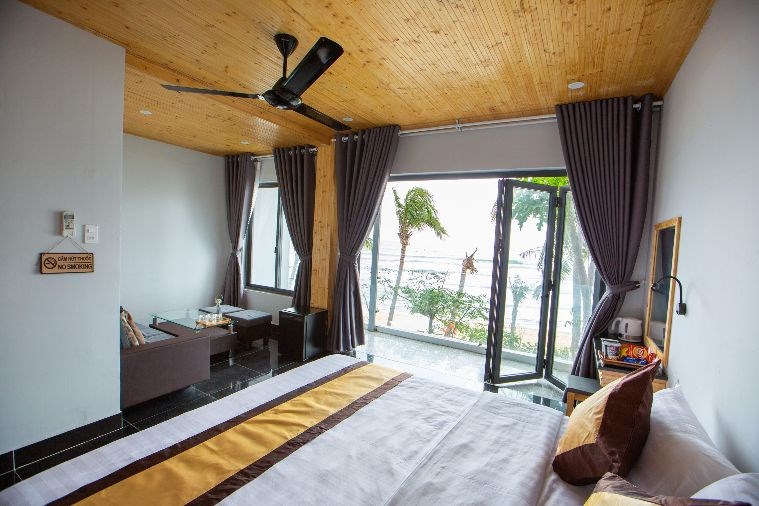 Double Bed Room & Sofa