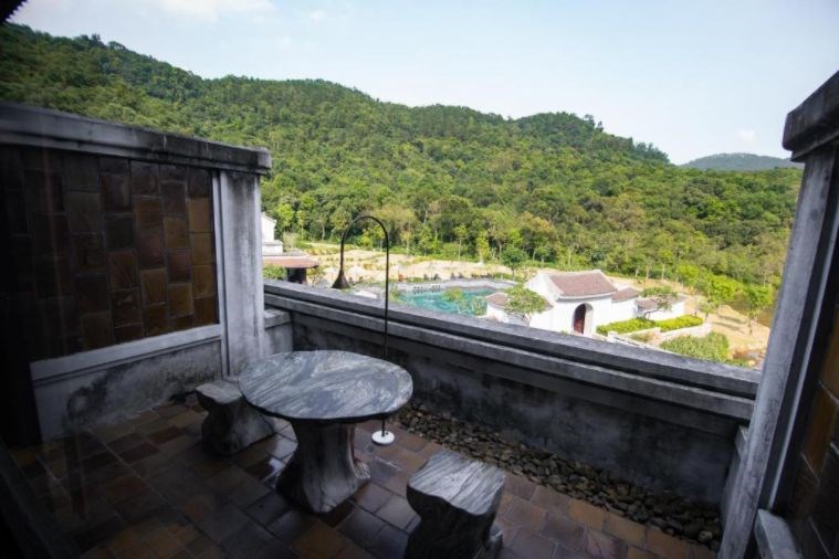 Phòng Deluxe Double Nhìn Ra Hồ Bơi