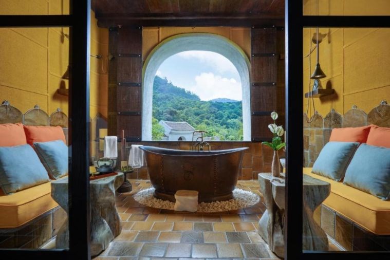 Phòng Junior Suite Double Nhìn Ra Hồ Bơi