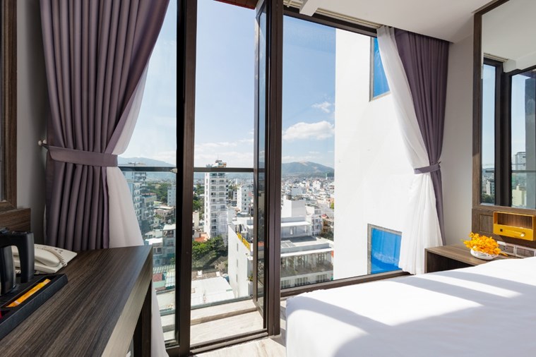 Phòng Premier Deluxe Corner Sea View