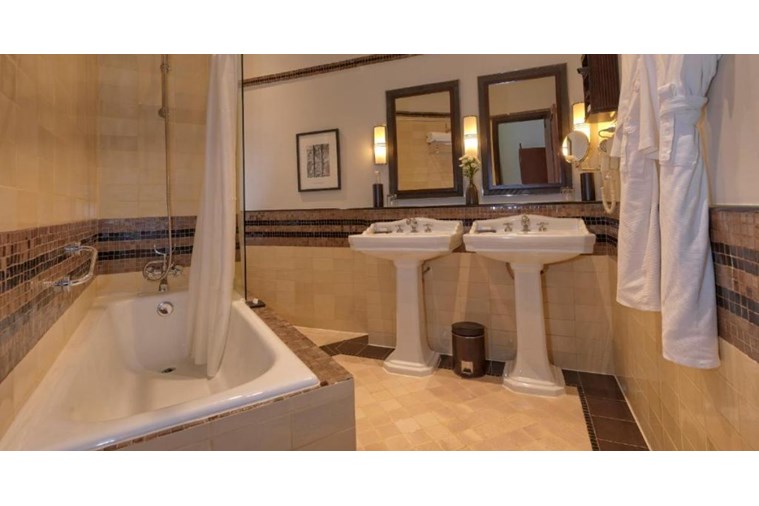 Phòng Colonial Suite