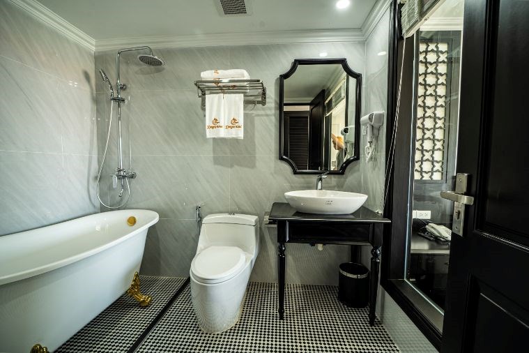 Khách sạn Dragon Hạ Long