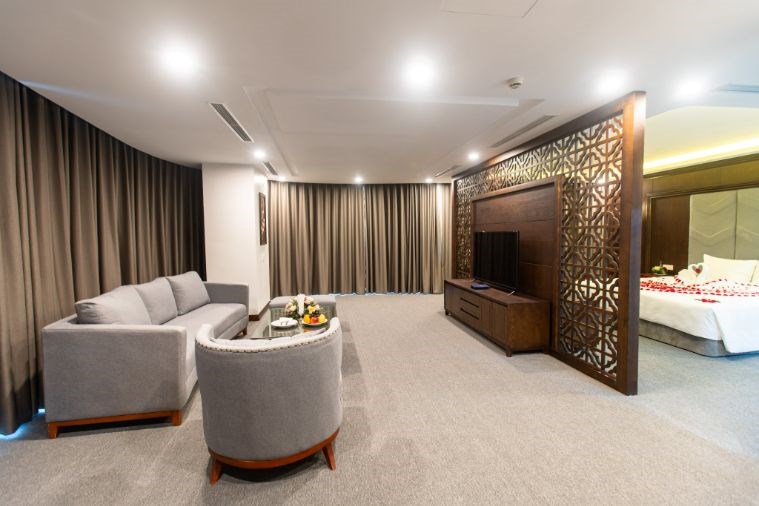 Khách Sạn Peace Hạ Long