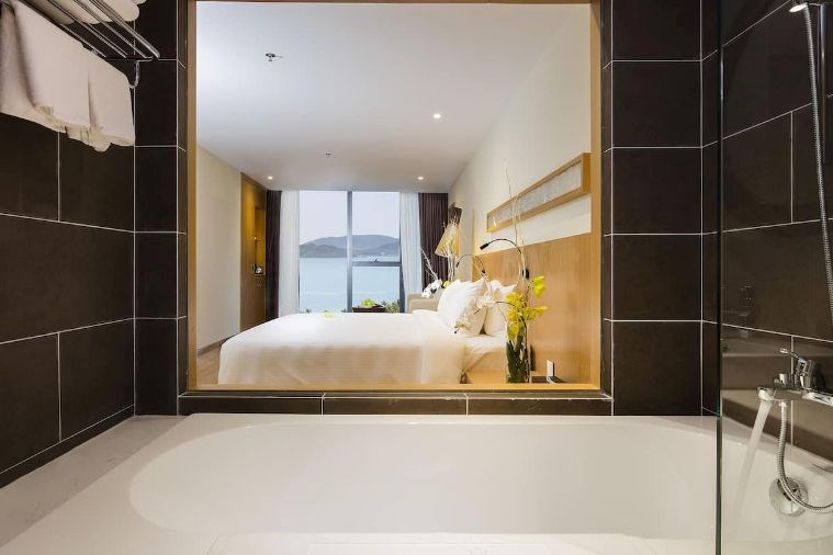 StarCity Hotel & Condotel Beachfront Nha Trang 