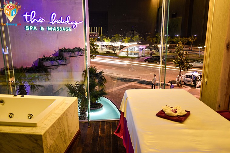 Holiday Beach Hotel Danang