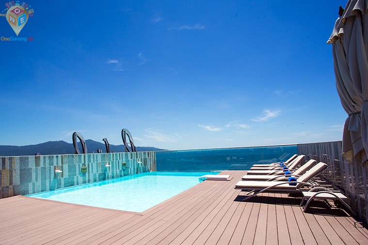 Holiday Beach Hotel Danang