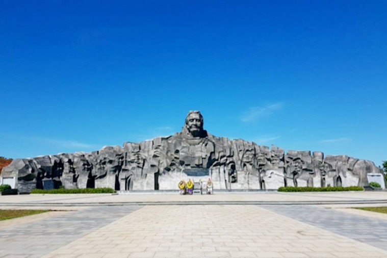 Tượng đài Mẹ Việt Nam Anh Hùng - Hội An