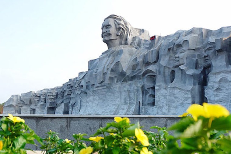 Tượng đài Mẹ Việt Nam Anh Hùng - Hội An