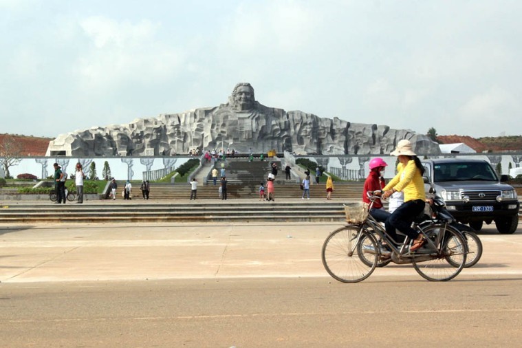 Tượng đài Mẹ Việt Nam Anh Hùng - Hội An