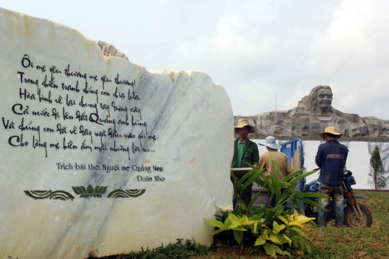 Tượng đài Mẹ Việt Nam Anh Hùng - Hội An