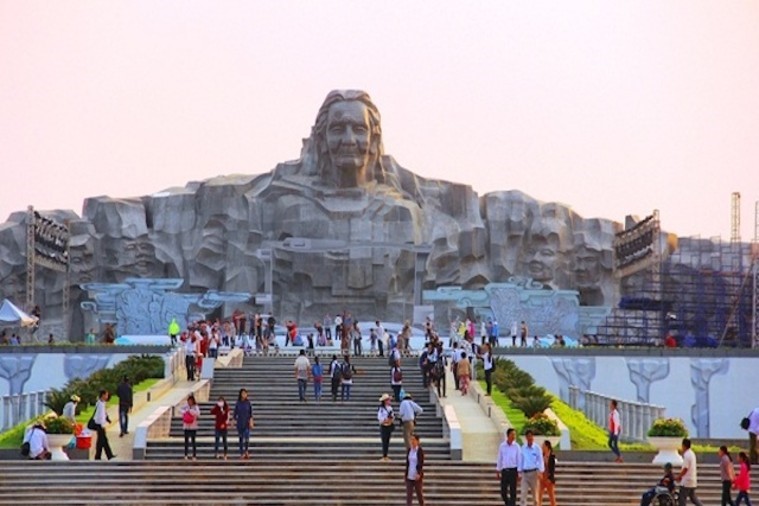 Tượng đài Mẹ Việt Nam Anh Hùng - Hội An