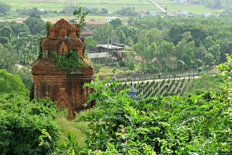 Tháp Chăm Bánh Ít - Quy Nhơn