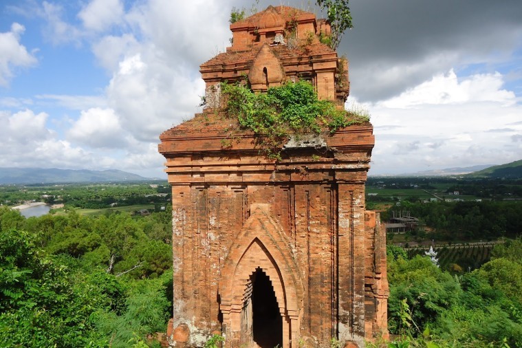 Tháp Chăm Bánh Ít - Quy Nhơn